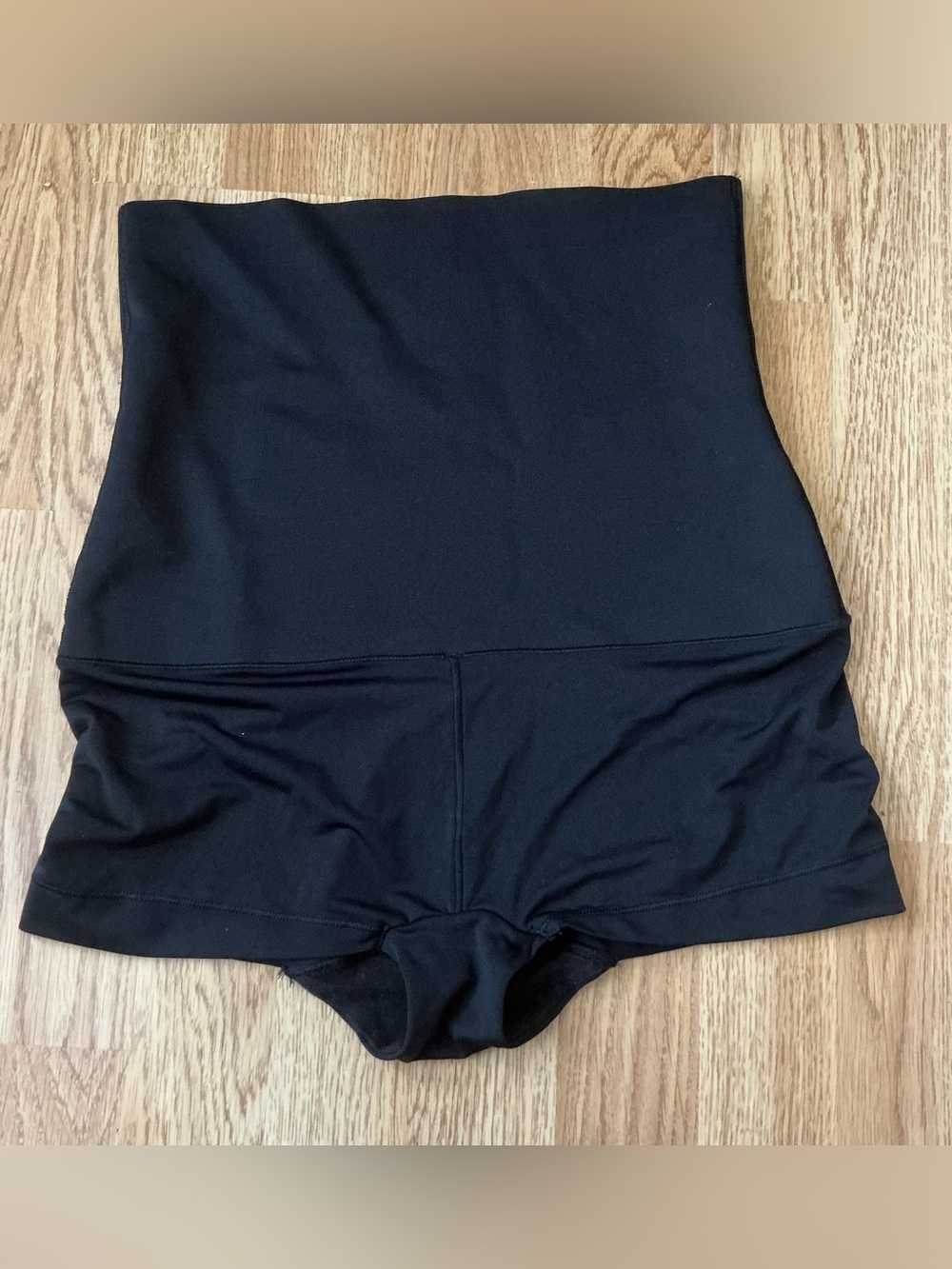 Maidenform Black High-Waist Shapewear Shorts Size Large